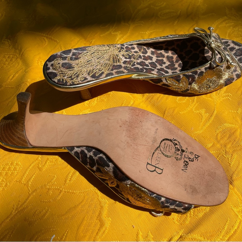 Sandal with bow